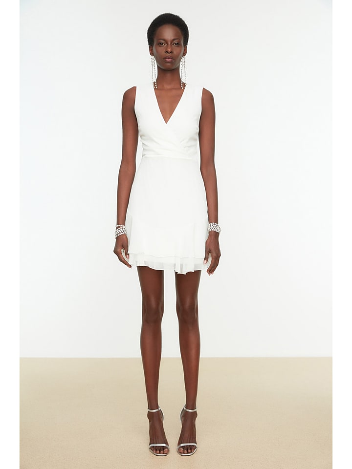 trendyol Sukienka w kolorze kremowym rozmiar: 38