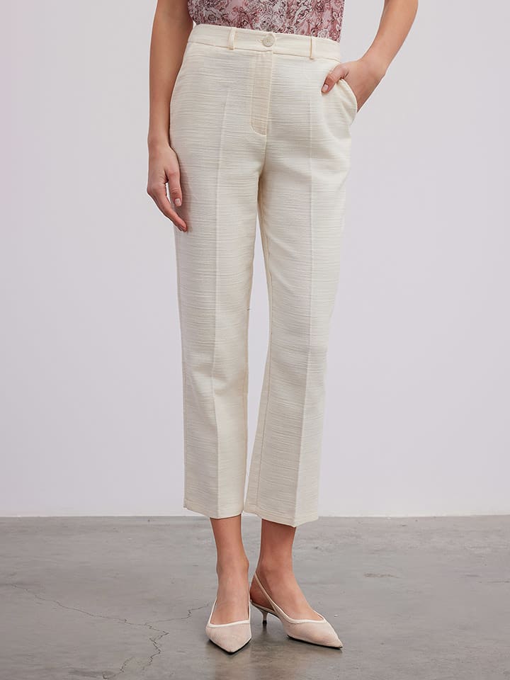 BGN Spodnie w kolorze kremowym rozmiar: 38