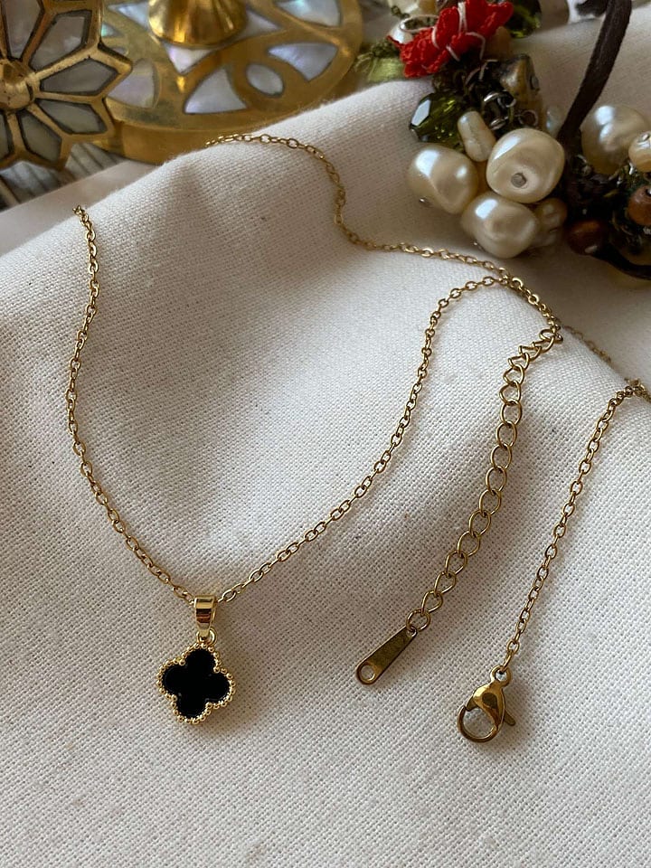 Luseera Pozłacany naszyjnik z zawieszką - dł. 45 cm rozmiar: onesize