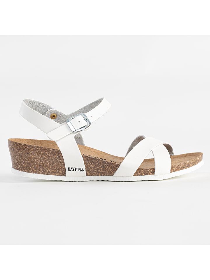 BAYTON Sandały "Canberra" w kolorze białym na koturnie rozmiar: 39