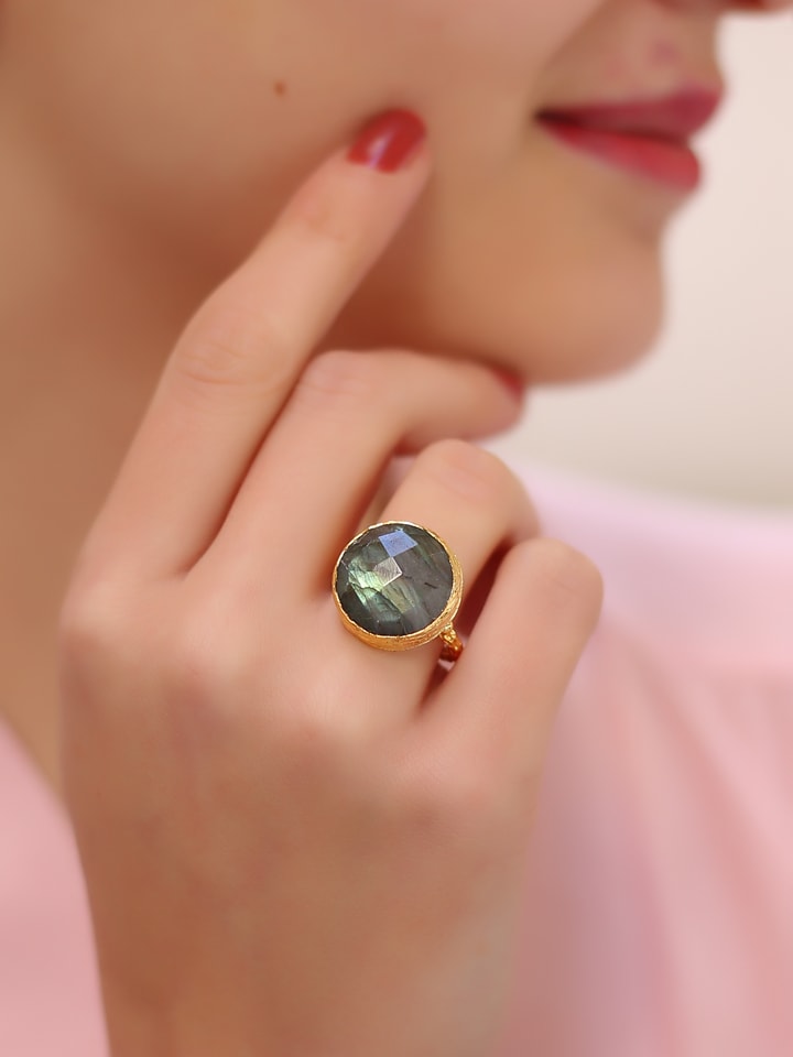 Pierres delicates Pozłacany pierścionek z labradorytem rozmiar: onesize