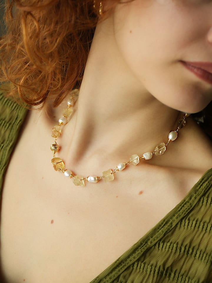 Pierres de Jade Pozłacany naszyjnik z elementami ozdobnymi - dł. 45 cm rozmiar: onesize