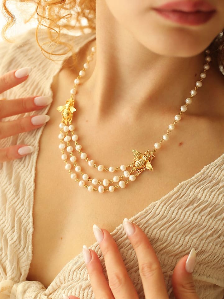 Pierres de Jade Pozłacany naszyjnik z elementami ozdobnymi - dł. 50 cm rozmiar: onesize