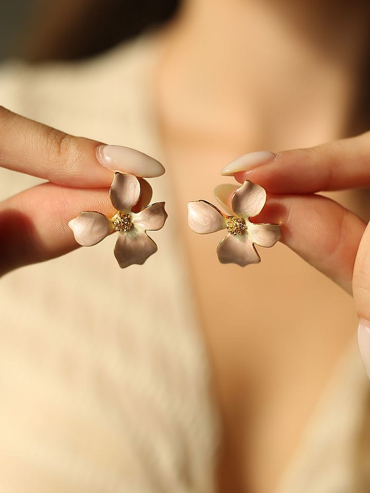 Pierres delicates Pozłacane kolczyki-wkrętki z masą perłową rozmiar: onesize