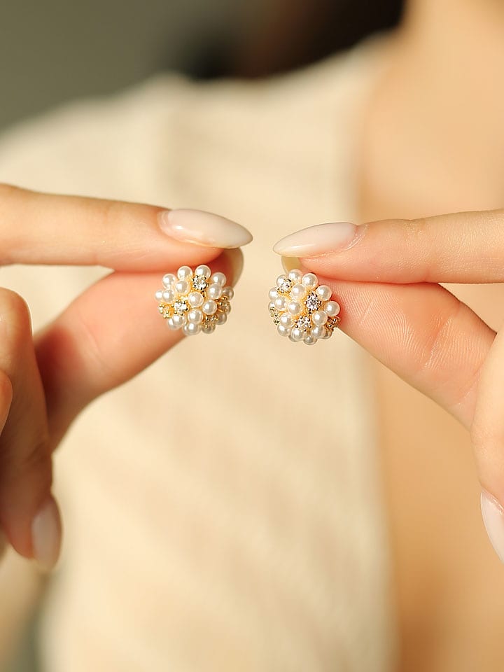 Pierres delicates Pozłacane kolczyki-wkrętki z perłami i cyrkoniami rozmiar: onesize