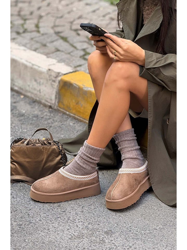 trendyol Skórzane slippersy w kolorze brązowym rozmiar: 38