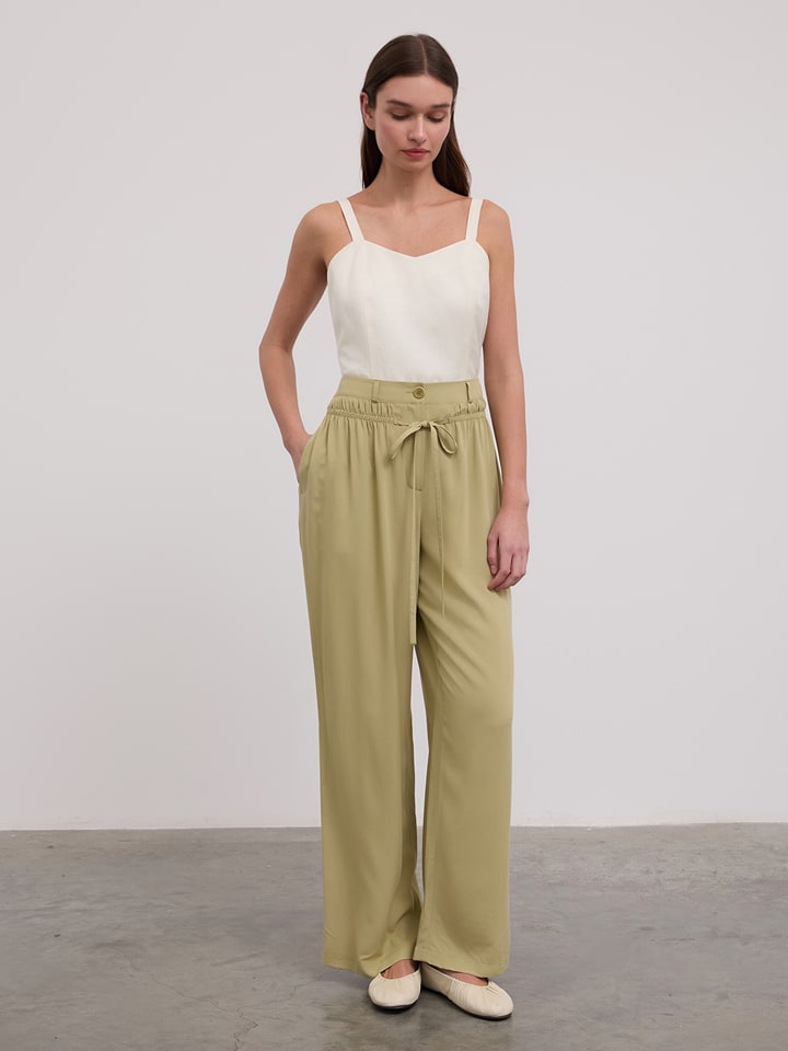 BGN Spodnie w kolorze khaki rozmiar: 38