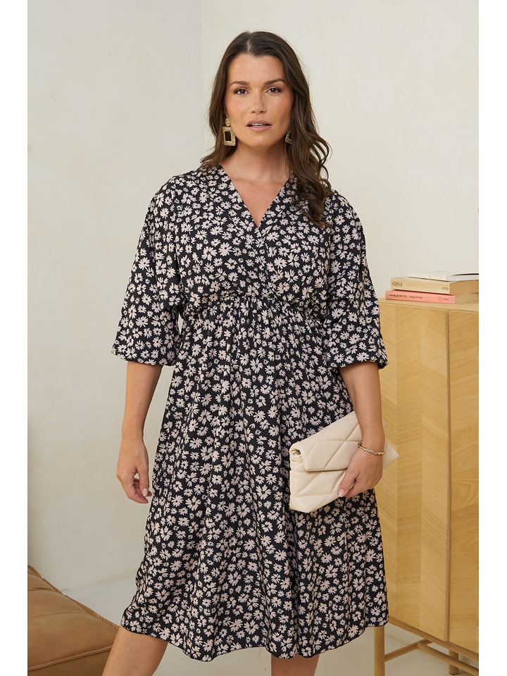 Curvy Lady Sukienka w kolorze czarnym rozmiar: 48/50