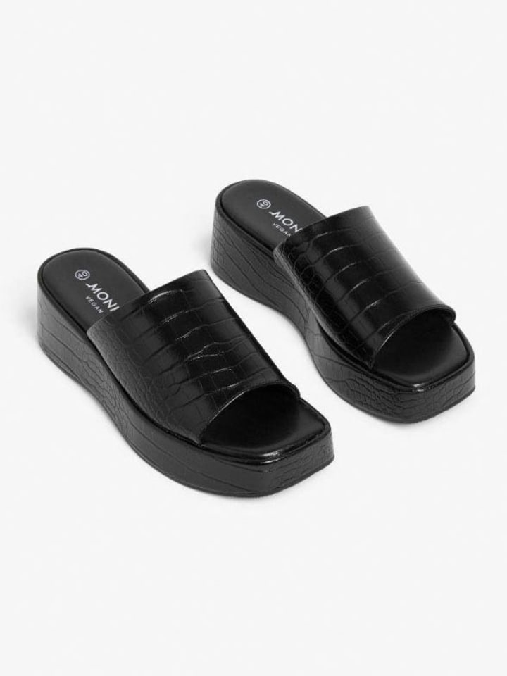 Monki Klapki w kolorze czarnym rozmiar: 39