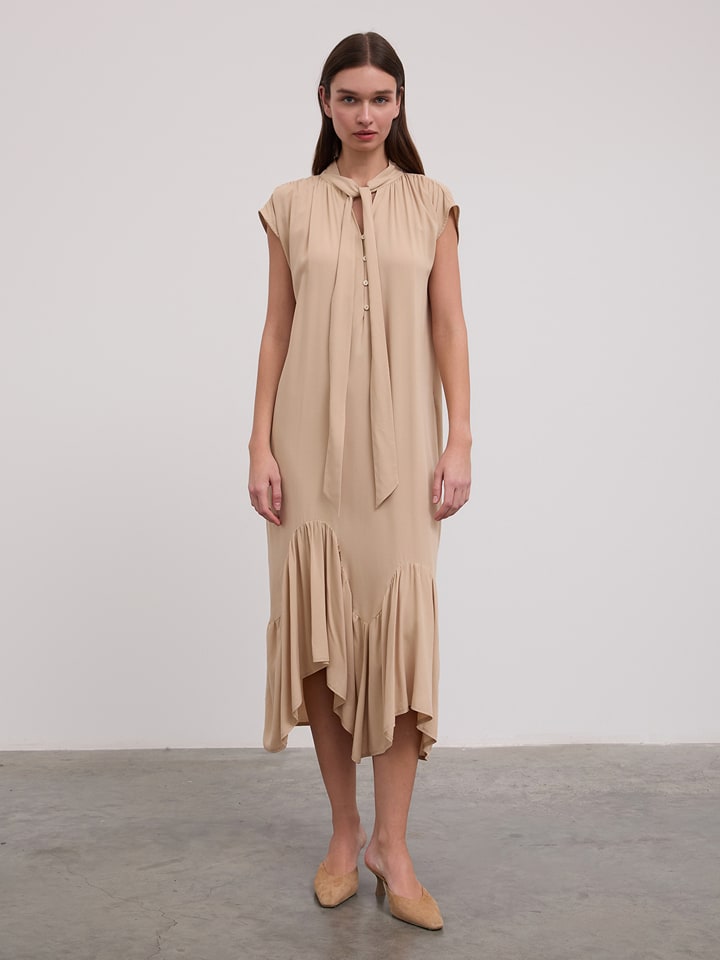 BGN Sukienka w kolorze beżowym rozmiar: 40