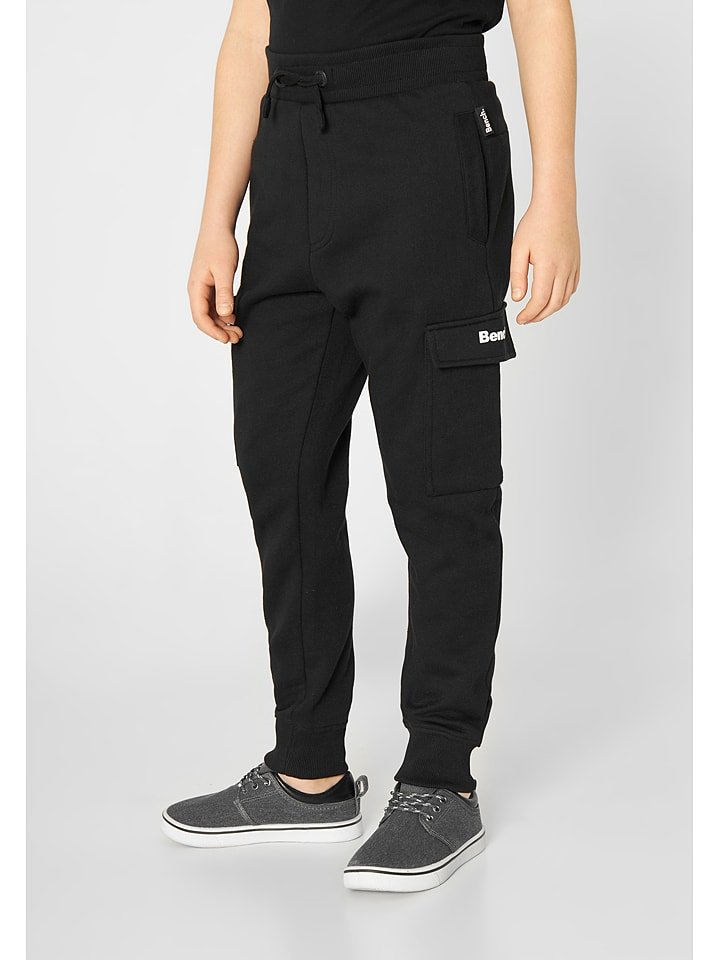 Bench Spodnie dresowe "Fargo" w kolorze czarnym rozmiar: 152