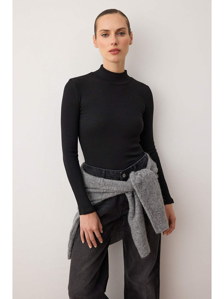 trendyol Koszulka w kolorze czarnym rozmiar: M