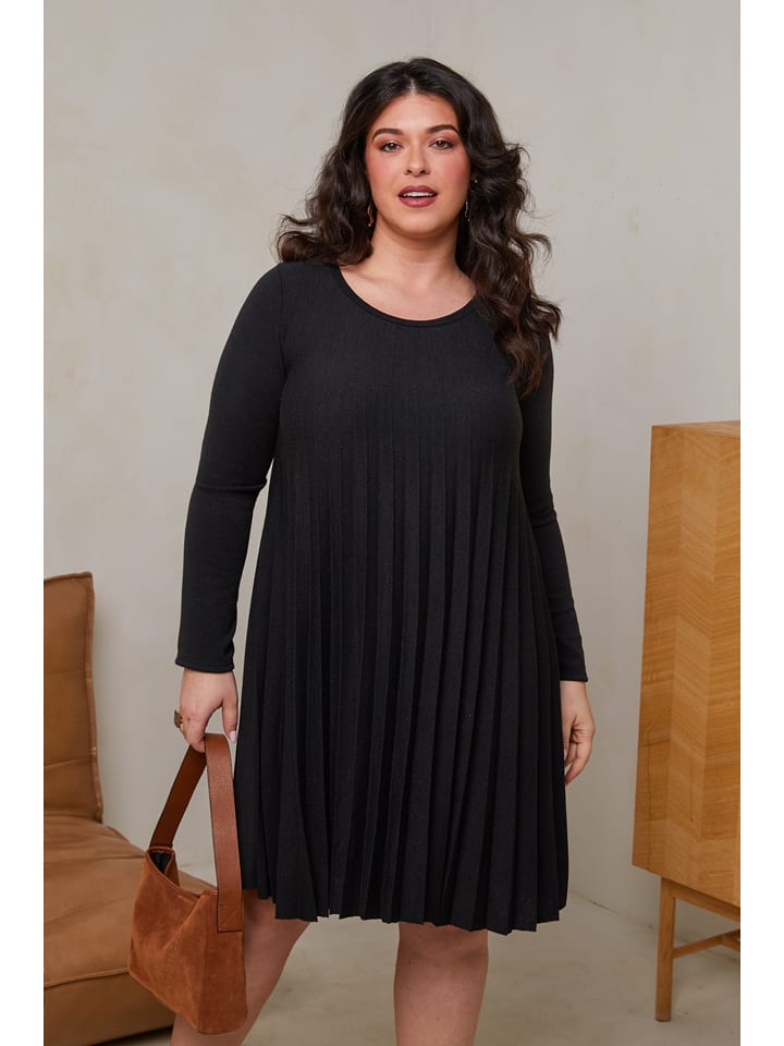Curvy Lady Sukienka w kolorze czarnym rozmiar: 44/46