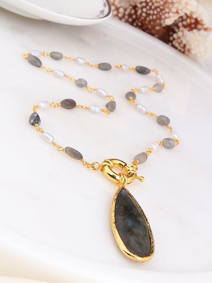 Pierres de Jade Pozłacany naszyjnik z elementami ozdobnymi - dł. 45 cm rozmiar: onesize