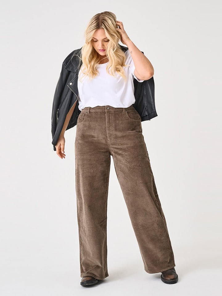 ONLY Carmakoma Spodnie sztruksowe w kolorze jasnobrązowym rozmiar: 46/L32