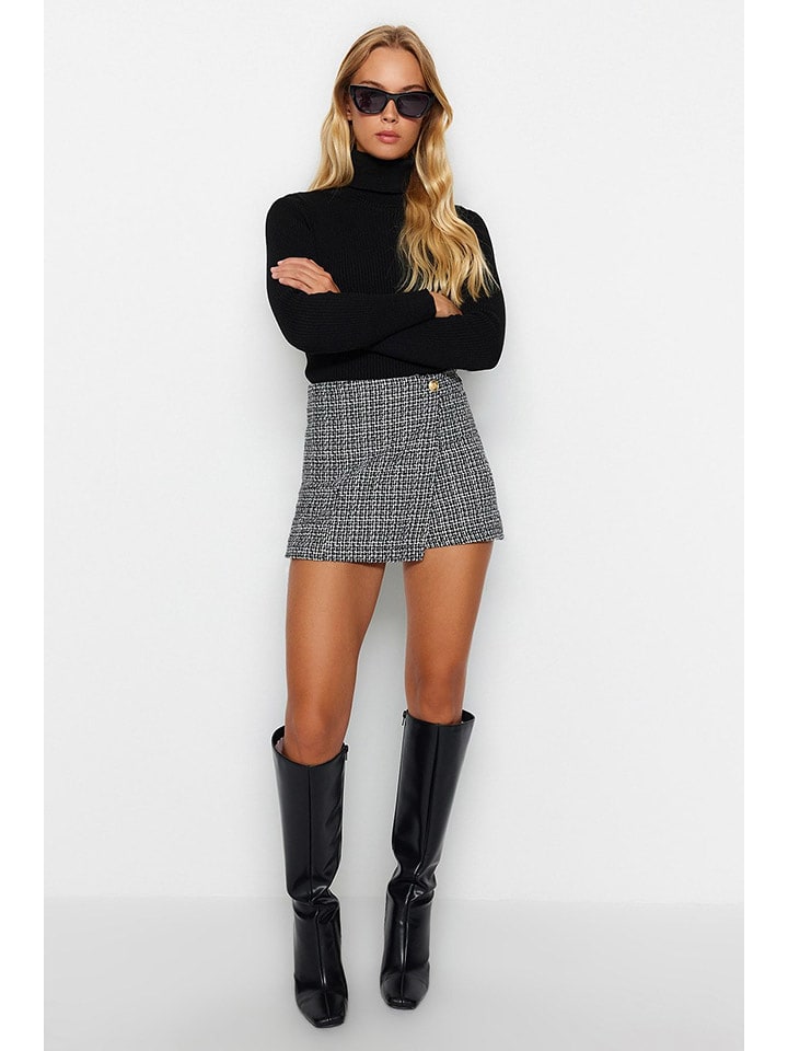 trendyol Szorty w kolorze czarno-białym rozmiar: 40