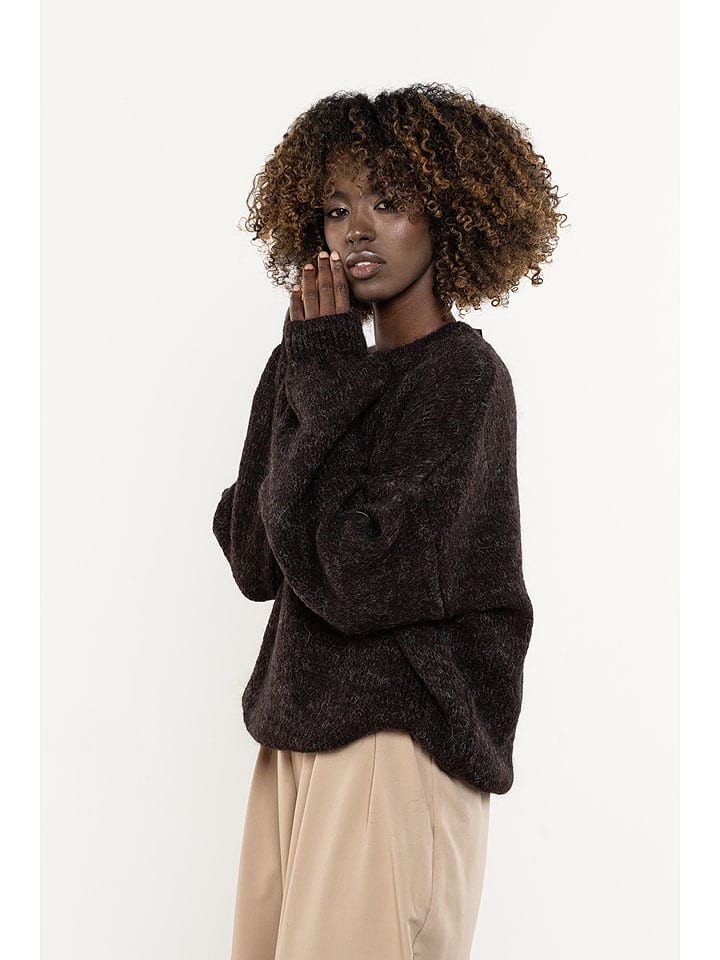 Awama Sweter w kolorze brązowym rozmiar: L/XL