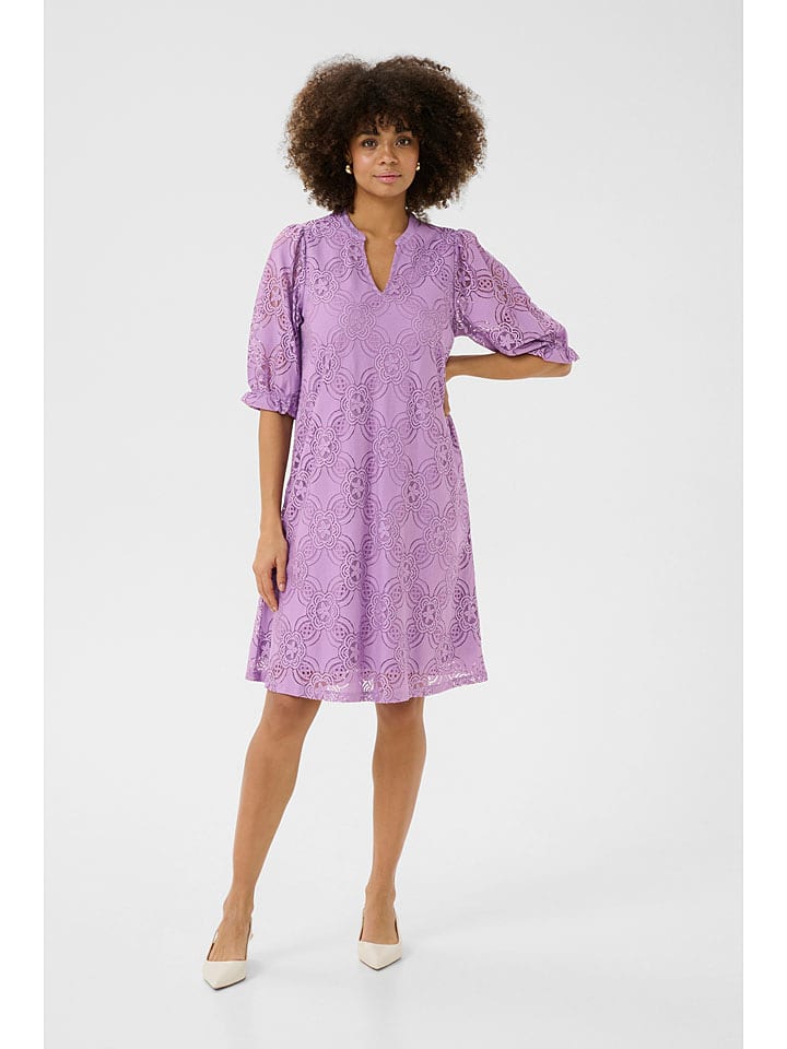 CULTURE Sukienka "Olu" w kolorze fioletowym rozmiar: M