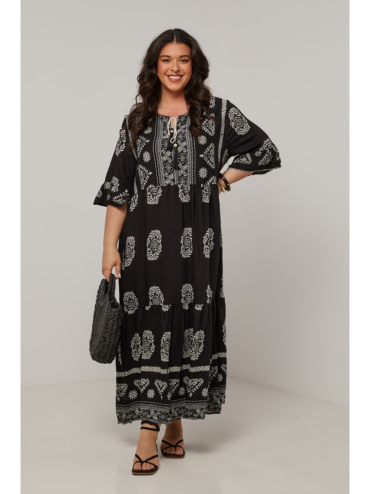 Curvy Lady Sukienka w kolorze czarnym rozmiar: 40/42