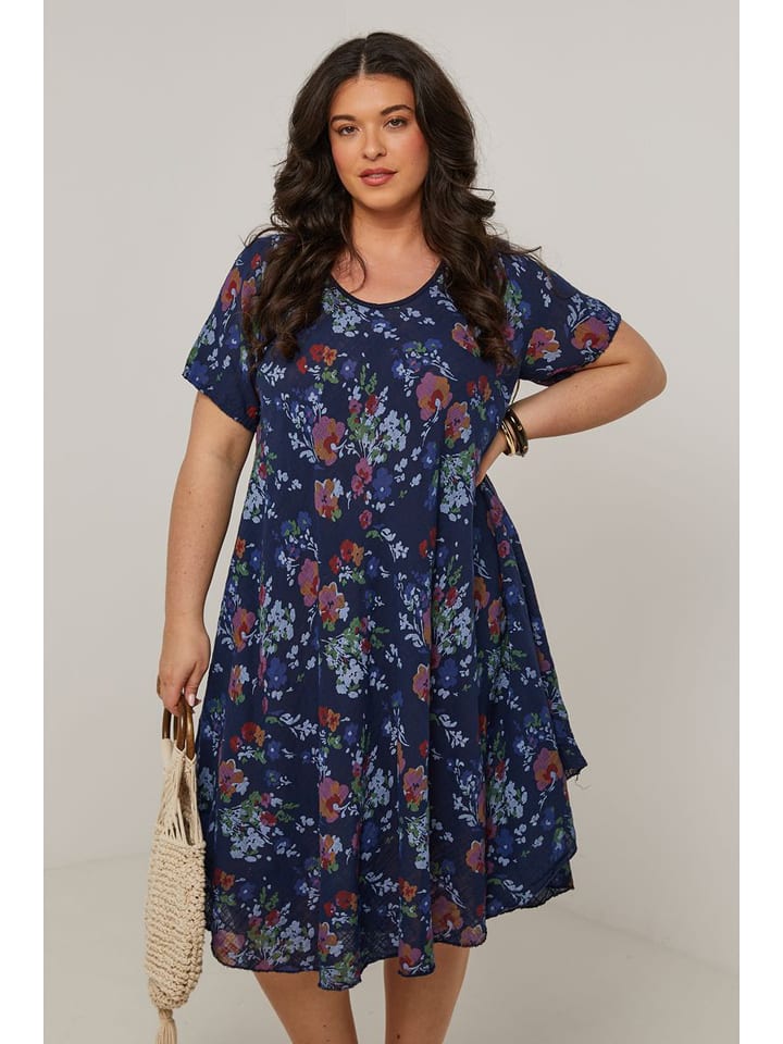 Curvy Lady Sukienka w kolorze granatowym rozmiar: 40/42