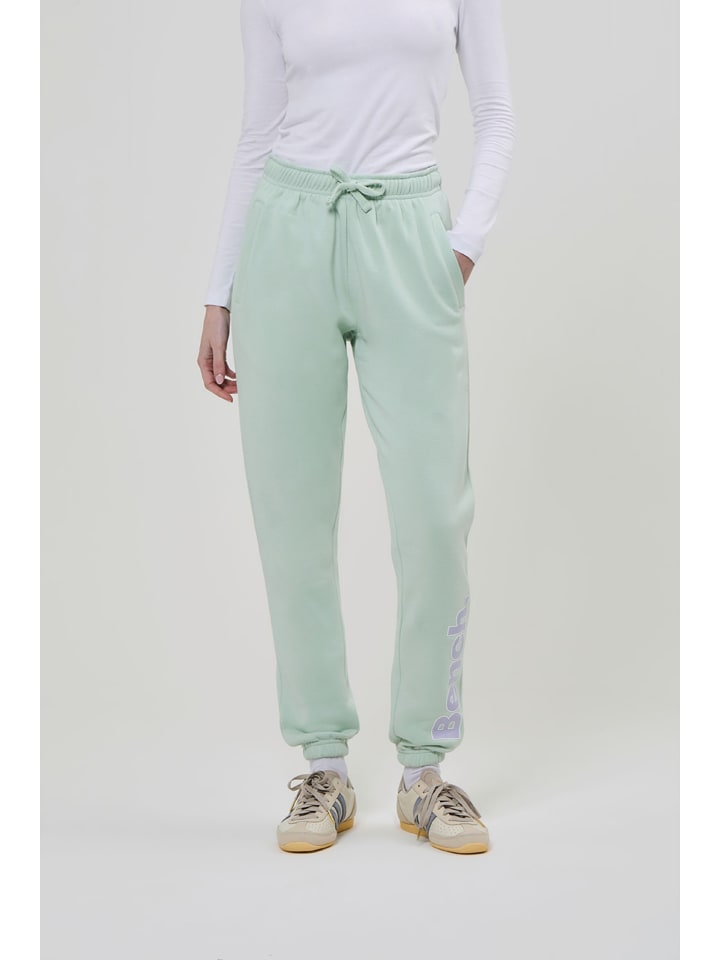 Bench Spodnie dresowe "Corey" w kolorze zielonym rozmiar: 40