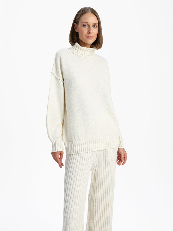 BGN Sweter w kolorze kremowym rozmiar: 38