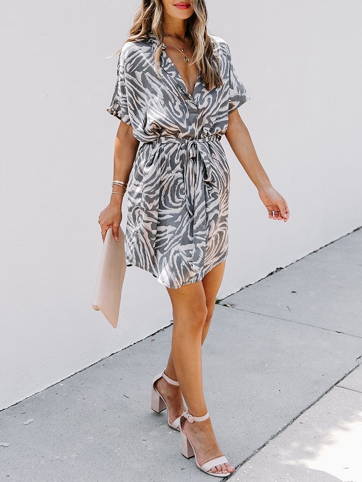 Milan Kiss Sukienka w kolorze szaro-kremowym rozmiar: M