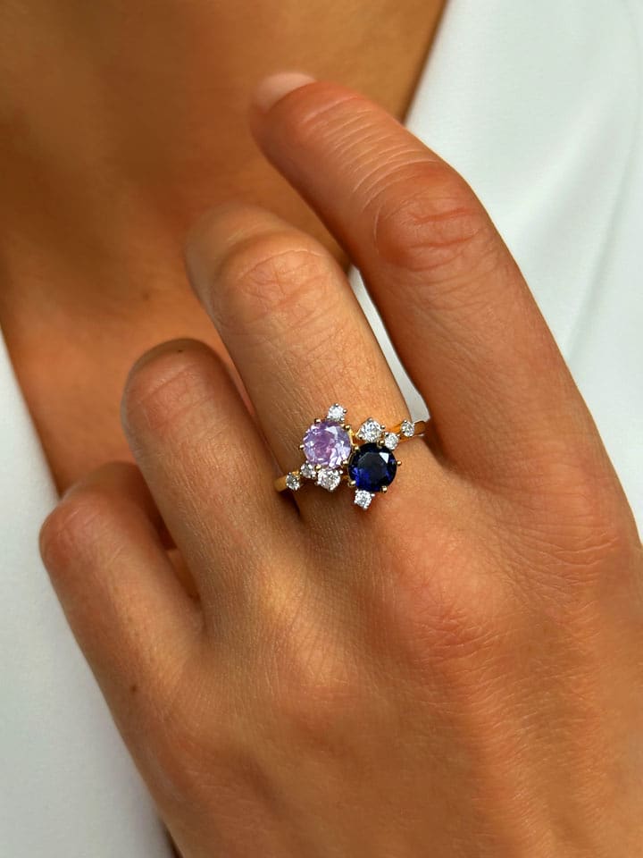 Les Petites Précieuses Pozłacany pierścionek z cyrkonią i ametystem rozmiar: 60