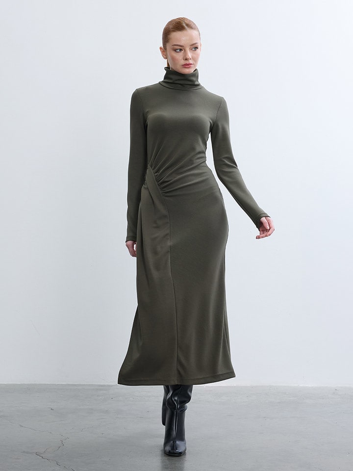 BGN Sukienka w kolorze khaki rozmiar: 40