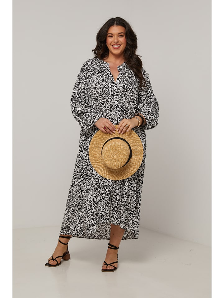 Curvy Lady Sukienka w kolorze czarnym rozmiar: 44/46