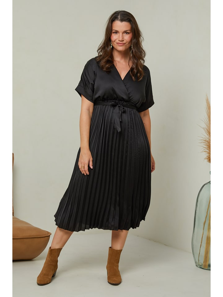 Curvy Lady Sukienka w kolorze czarnym rozmiar: 48/50