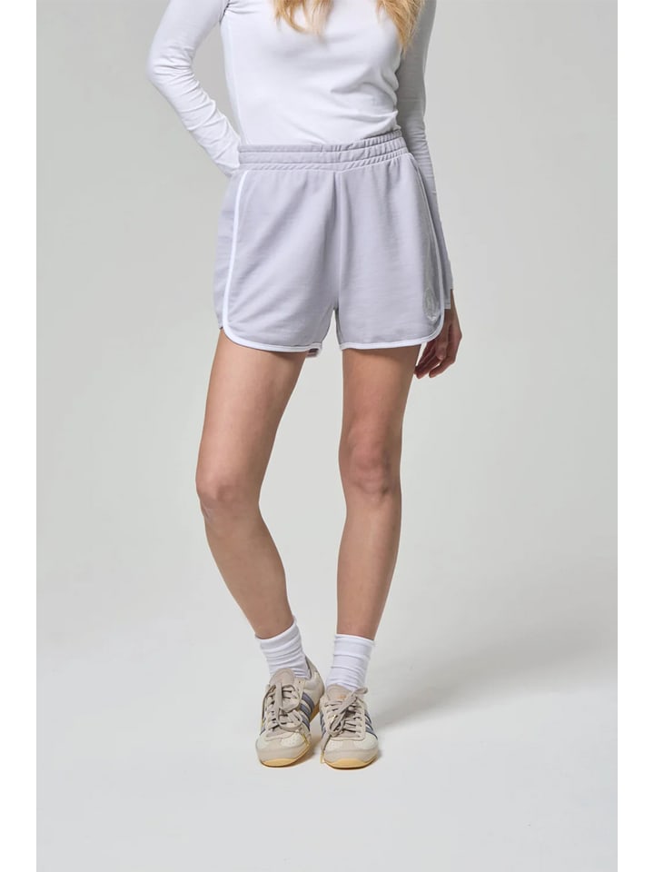 Bench Szorty dresowe "Soliha" w kolorze lawendowym rozmiar: 42