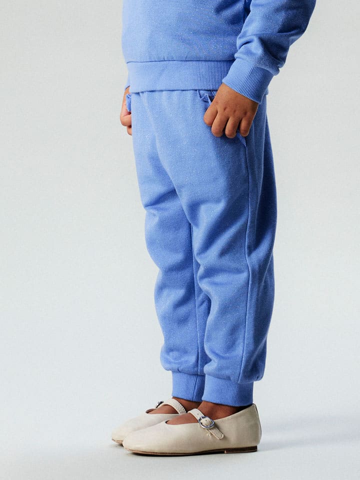 name it Spodnie dresowe "Tilde" w kolorze niebieskim rozmiar: 92