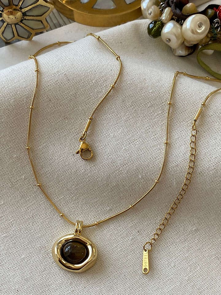 Luseera Pozłacany naszyjnik z zawieszką - dł. 45 cm rozmiar: onesize