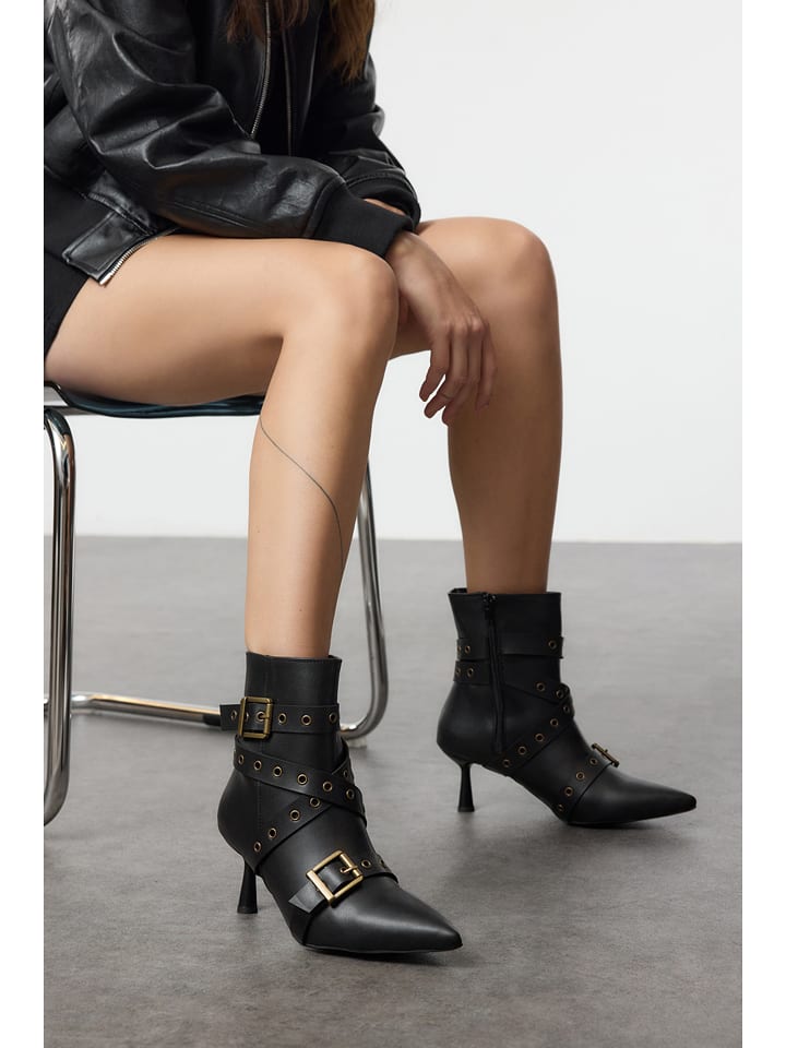 trendyol Botki w kolorze czarnym rozmiar: 38