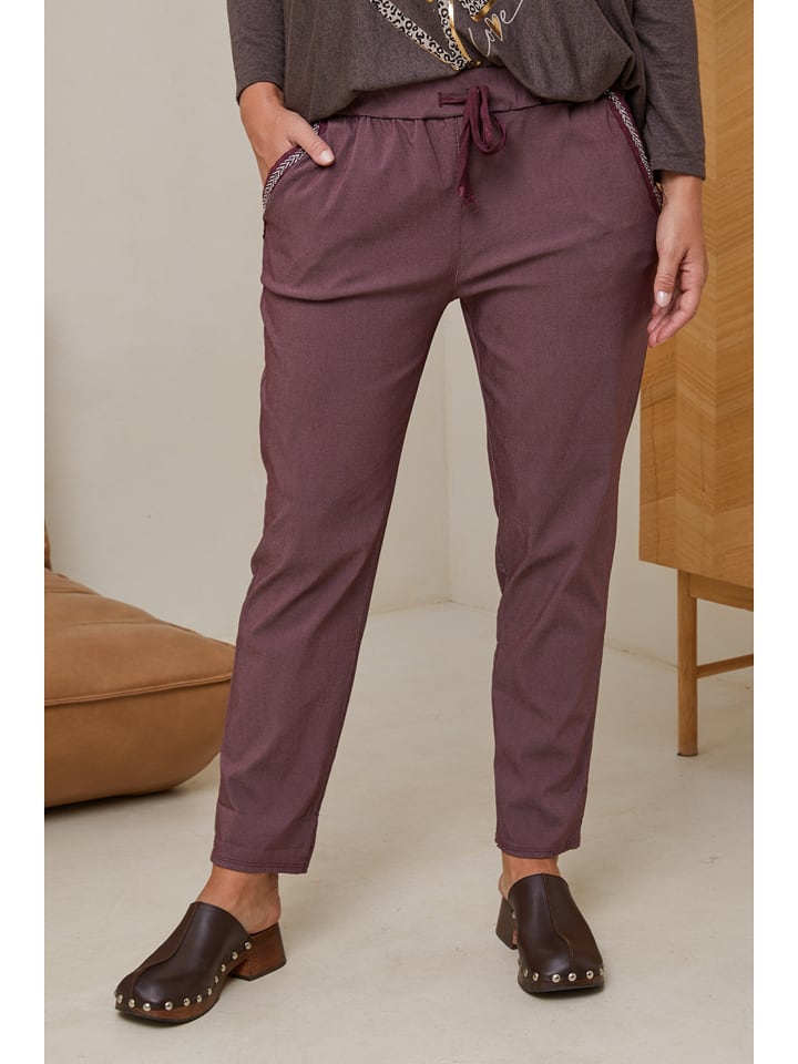 Curvy Lady Spodnie w kolorze fioletowym rozmiar: 48/50