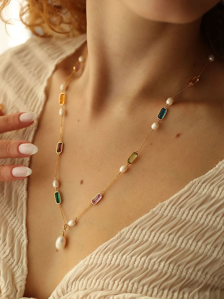 Pierres de Jade Pozłacany naszyjnik z elementami ozdobnymi - dł. 50 cm rozmiar: onesize