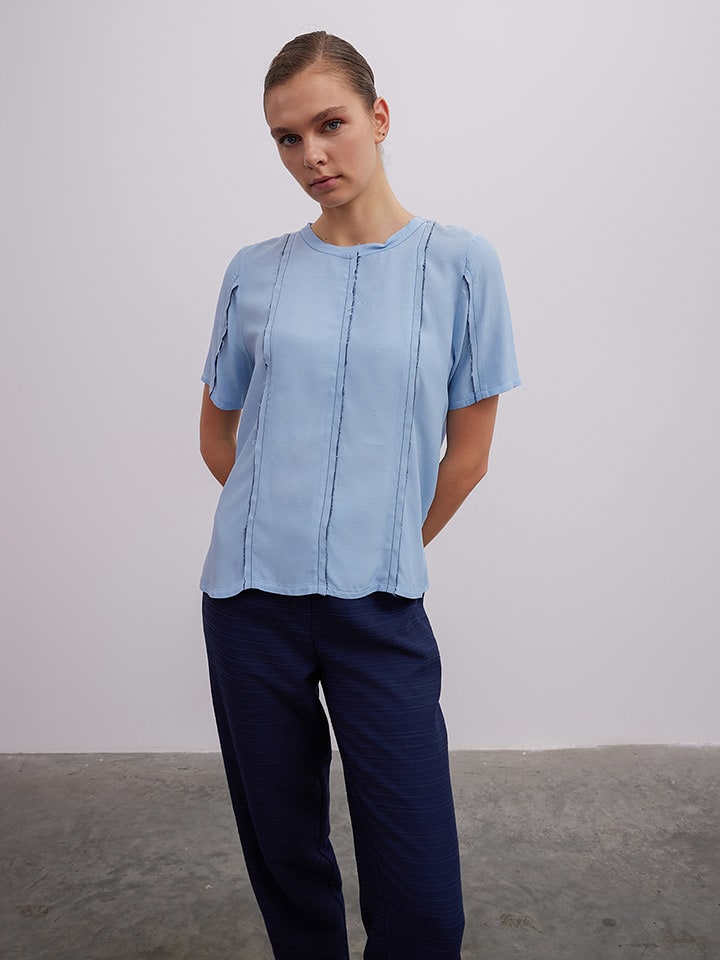 BGN Bluzka w kolorze błękitnym rozmiar: 36