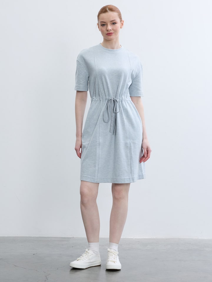 BGN Sukienka w kolorze błękitnym rozmiar: 40