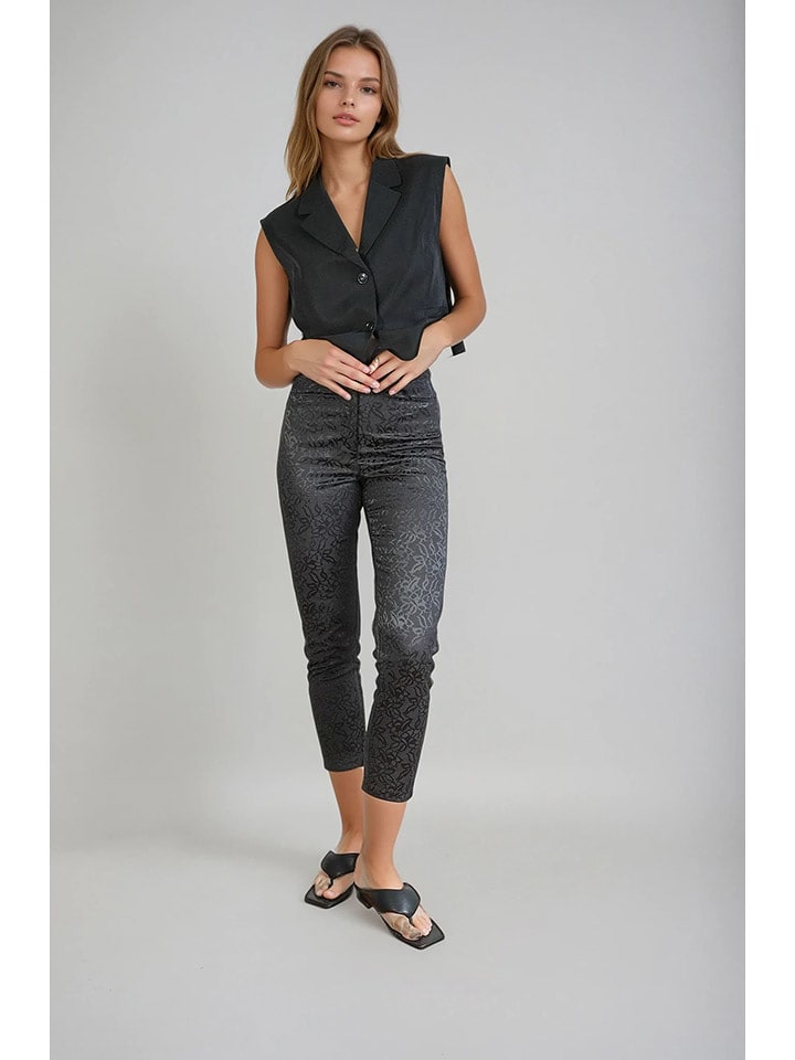 Monki Spodnie w kolorze czarnym rozmiar: 34