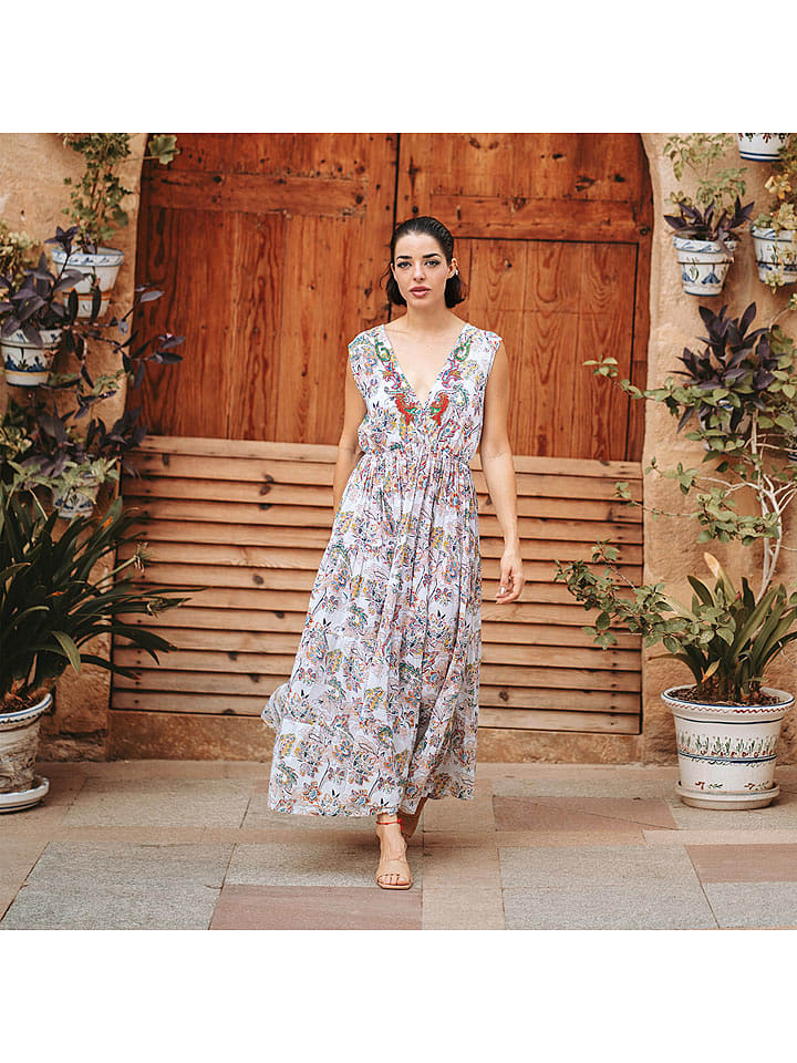 Isla Bonita by SIGRIS Sukienka w kolorze białym ze wzorem rozmiar: XL