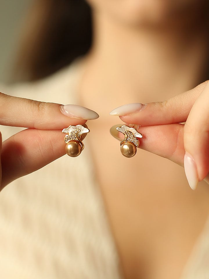 Pierres delicates Pozłacane kolczyki-wkrętki z perłami i cyrkoniami rozmiar: onesize