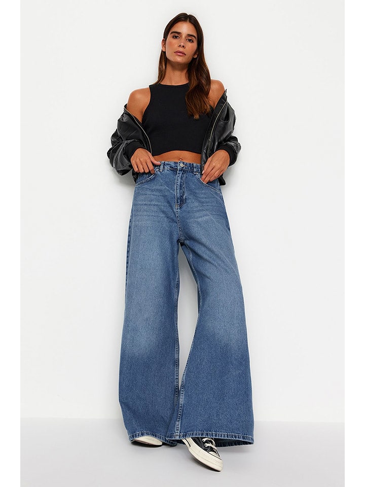 trendyol Dżinsy - Comfort fit - w kolorze niebieskim rozmiar: 40