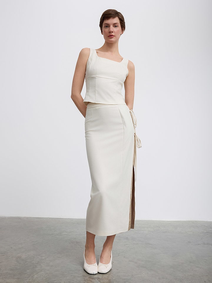 BGN Spódnica w kolorze kremowym rozmiar: 40