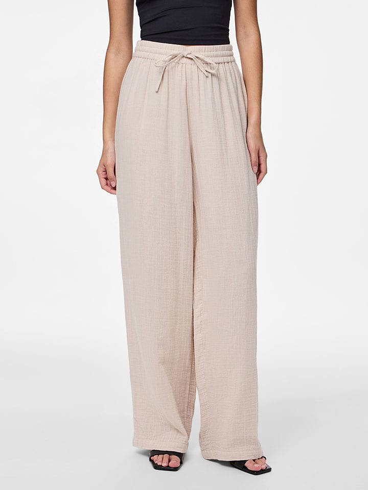 Pieces Spodnie "Sastina" w kolorze kremowym rozmiar: M