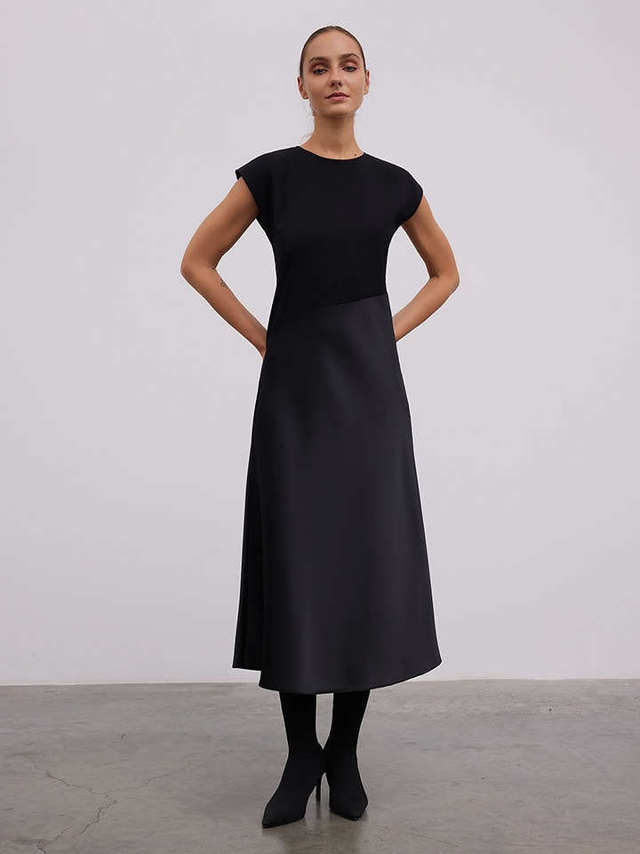 BGN Sukienka w kolorze czarnym rozmiar: 38