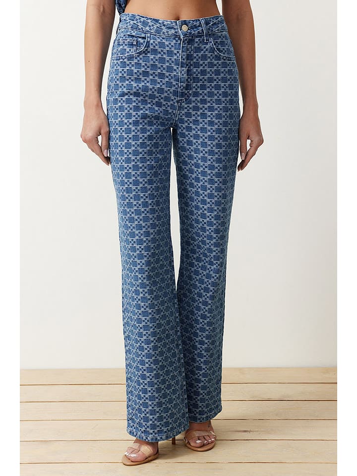 trendyol Dżinsy - Comfort fit - w kolorze niebieskim rozmiar: 38