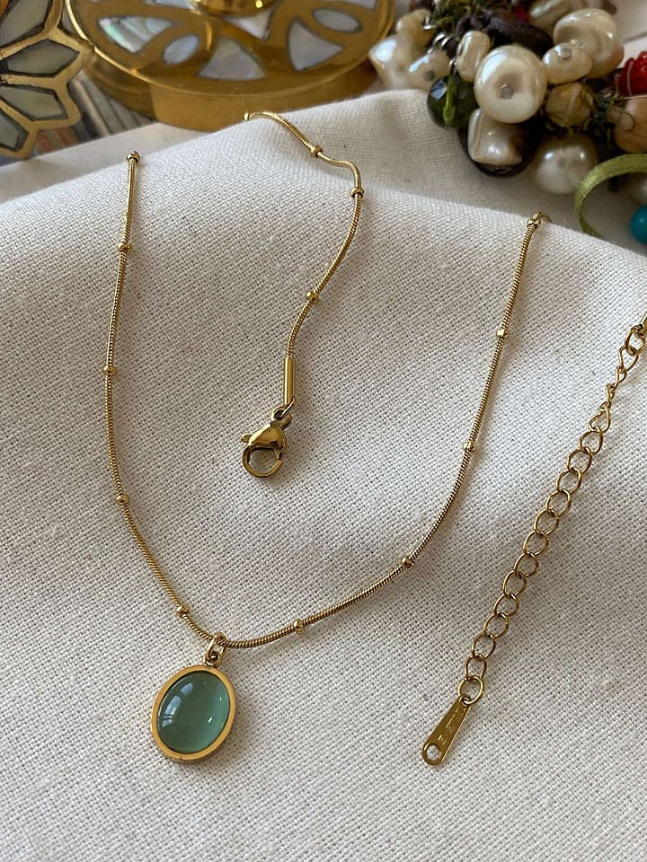 Luseera Pozłacany naszyjnik z zawieszką - dł. 45 cm rozmiar: onesize