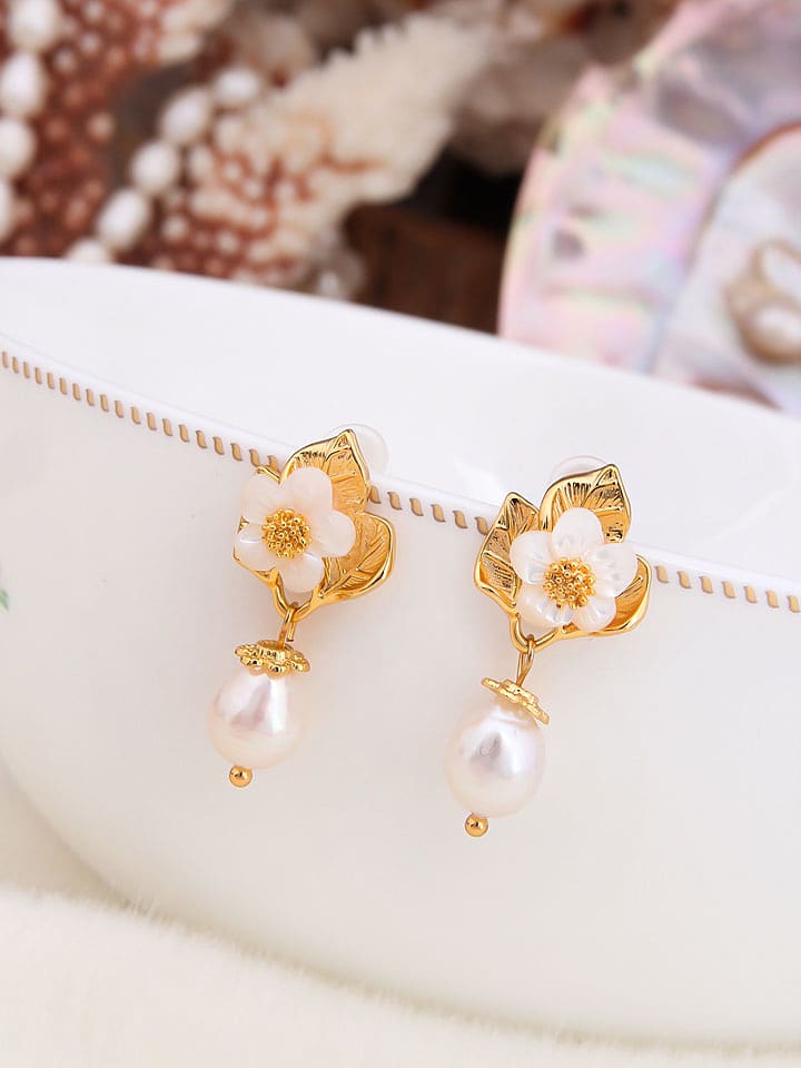 Pierres de Jade Pozłacane kolczyki-wkrętki z perłami rozmiar: onesize