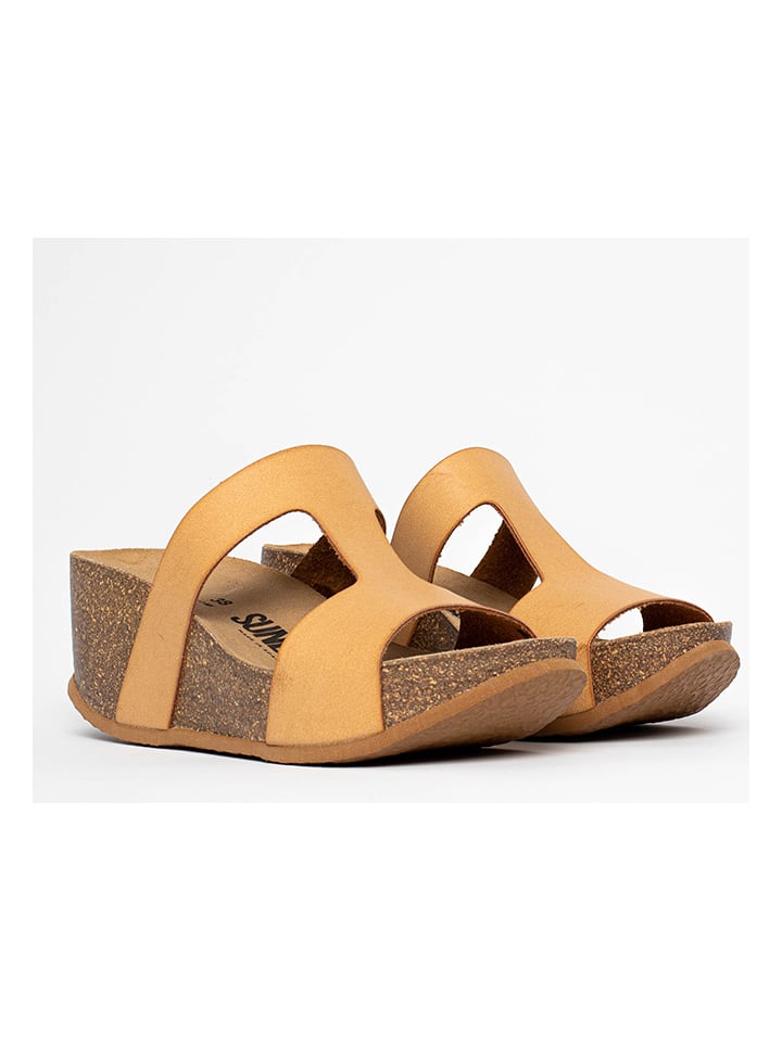 Sunbay Klapki "Marigold" w kolorze jasnobrązowym na koturnie rozmiar: 40